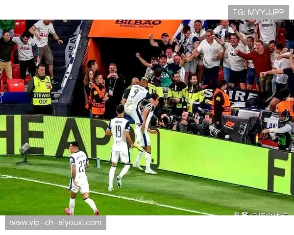 巴黎圣日耳曼围绕禁区组织